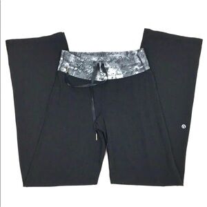 SUPER RARE Lululemon Relaxed Fit Pant *Brushed TALL Inky Manifesto Script 10/12